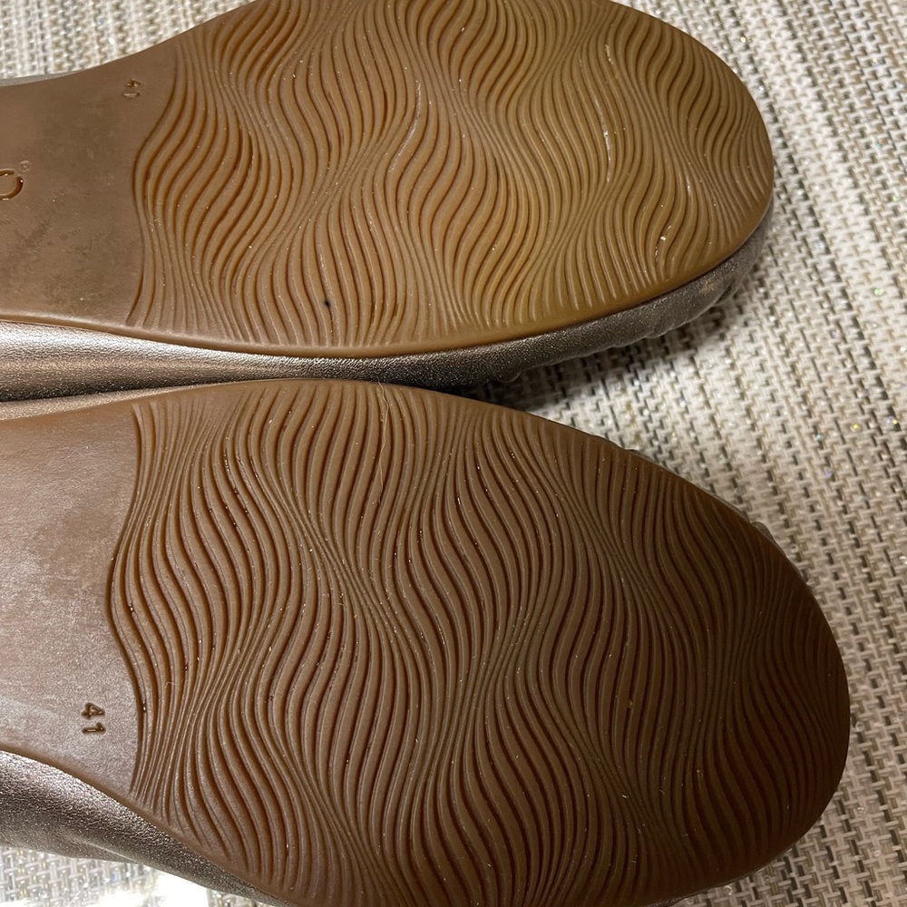 Metallic gold flats. - Picture 7 of 11
